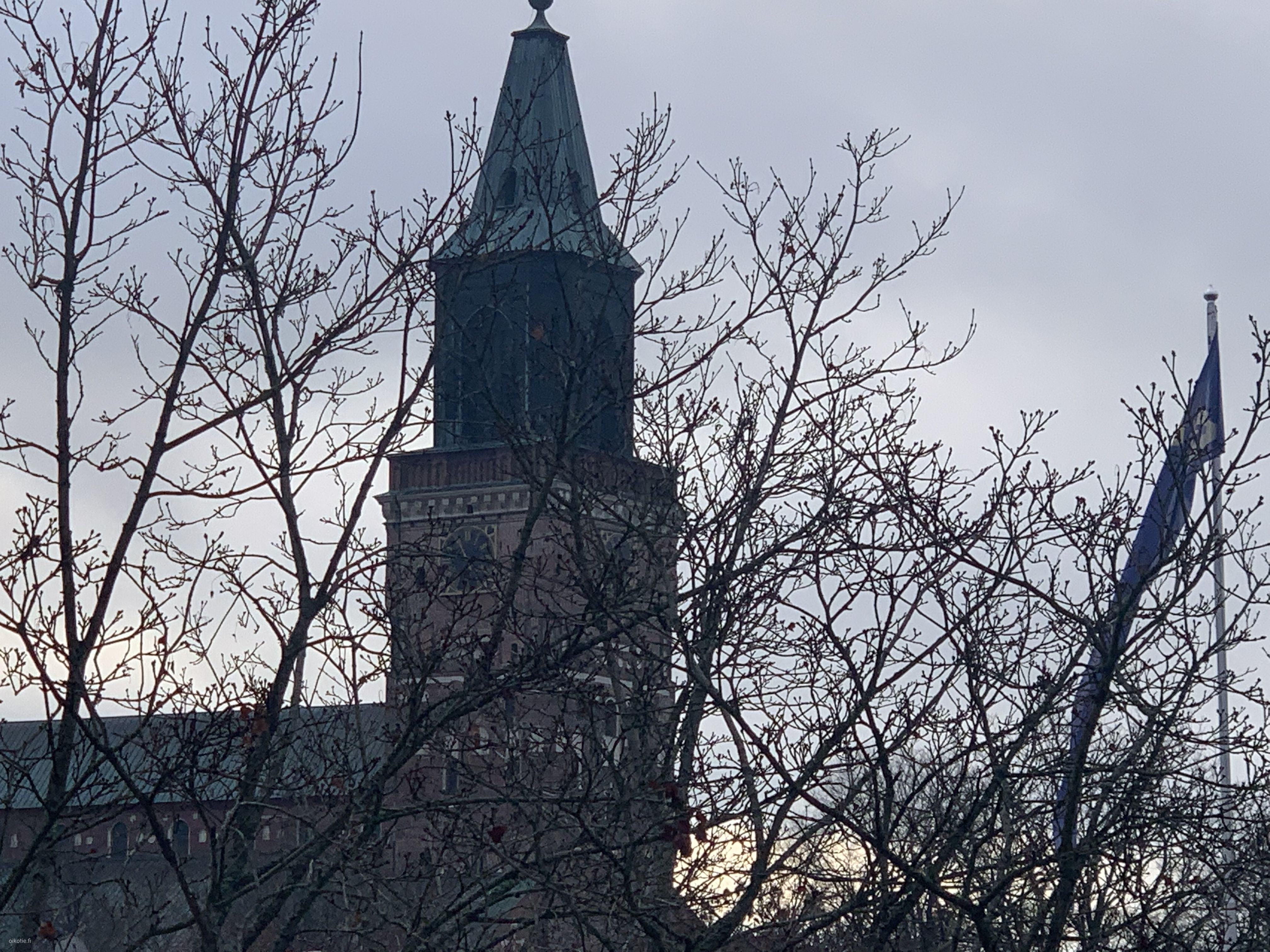 Kaksio Yliopistonkatu – näkymä Aurajoelle